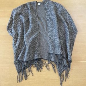 Women's Woolrich One Size Shawl Open Fringe Sweater Animal Print